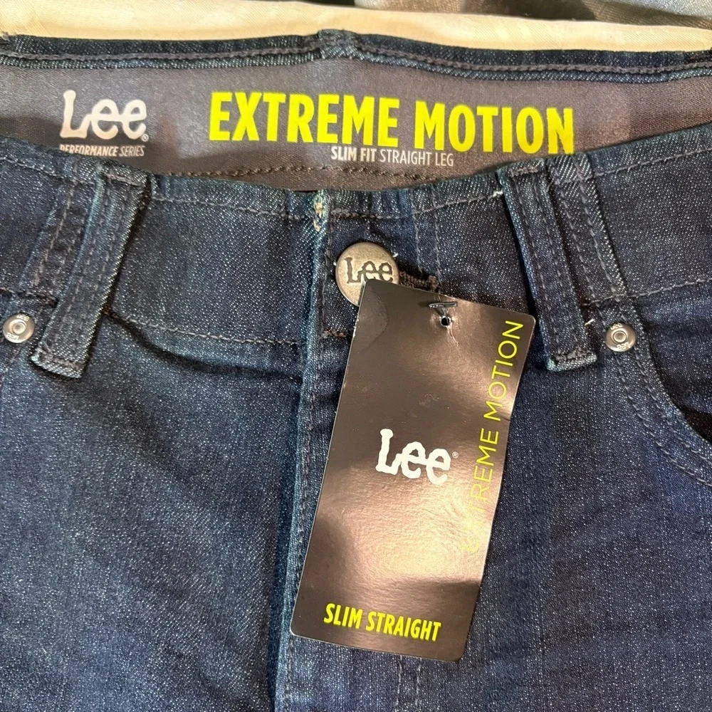 NWT- Lee Men's Extreme motion Zander Slim Straight Jeans